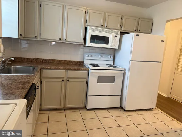 $2,000 | 23-6 Florence Tollgate, Florence, NJ 08518