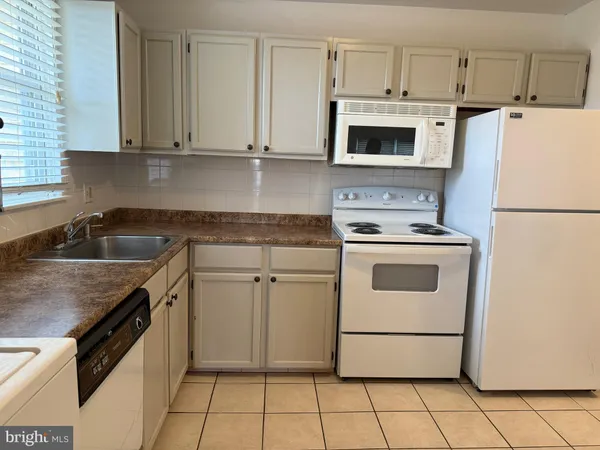 $2,000 | 23-6 Florence Tollgate, Florence, NJ 08518