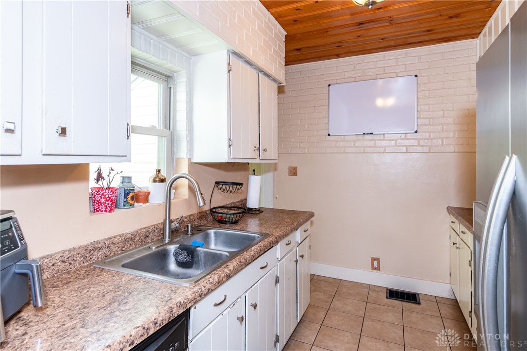 315 East Westbrook Road Clayton, OH 45415 - Photo 13 of 49