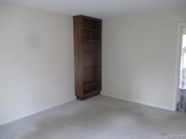 4271 Stoddard Road West Bloomfield, MI 48323 - Photo 24 of 30 Den.jpg