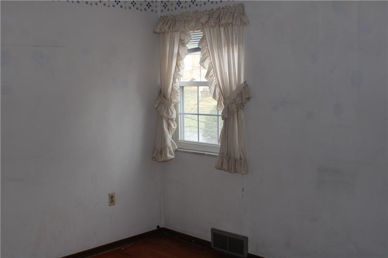 138 Tory Road Coraopolis, PA 15108 - Photo 17 of 19 Gallery Image 17