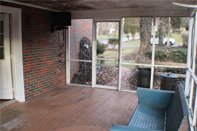 138 Tory Road Coraopolis, PA 15108 - Photo 6 of 19 Gallery Image 6
