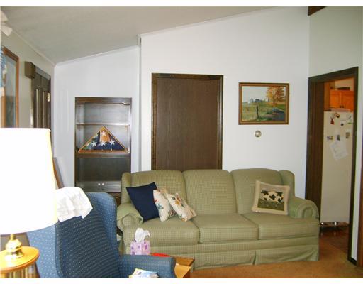 639 Freeport Road Freeport, PA 16229 - Photo 6 of 18 Living Room.
