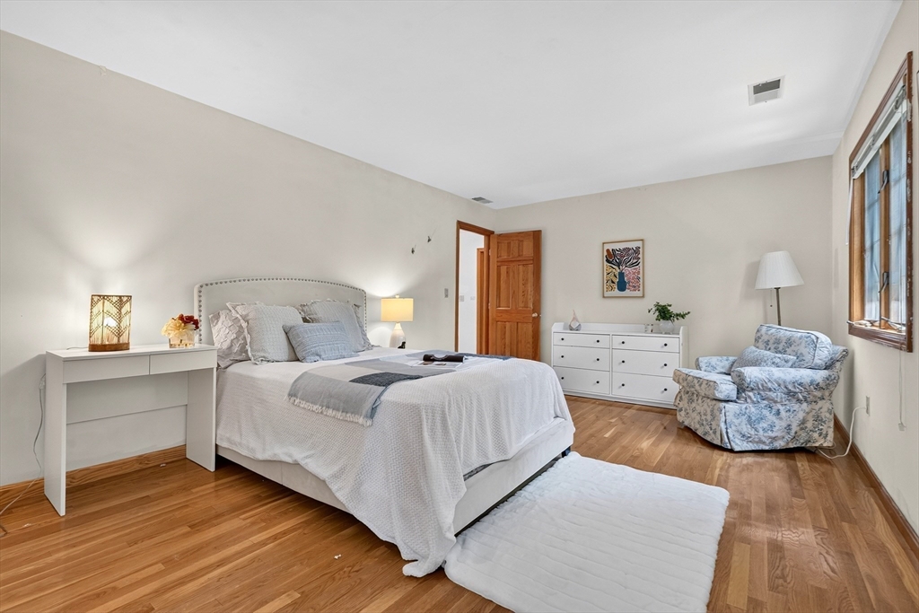 29 Page Road Weston, MA 02493 - Photo 23 of 34