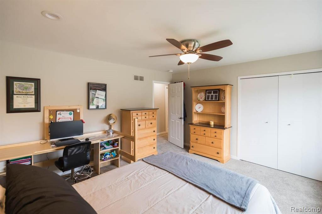 37291 Chesapeake Road Farmington Hills, MI 48335 - Photo 26 of 45