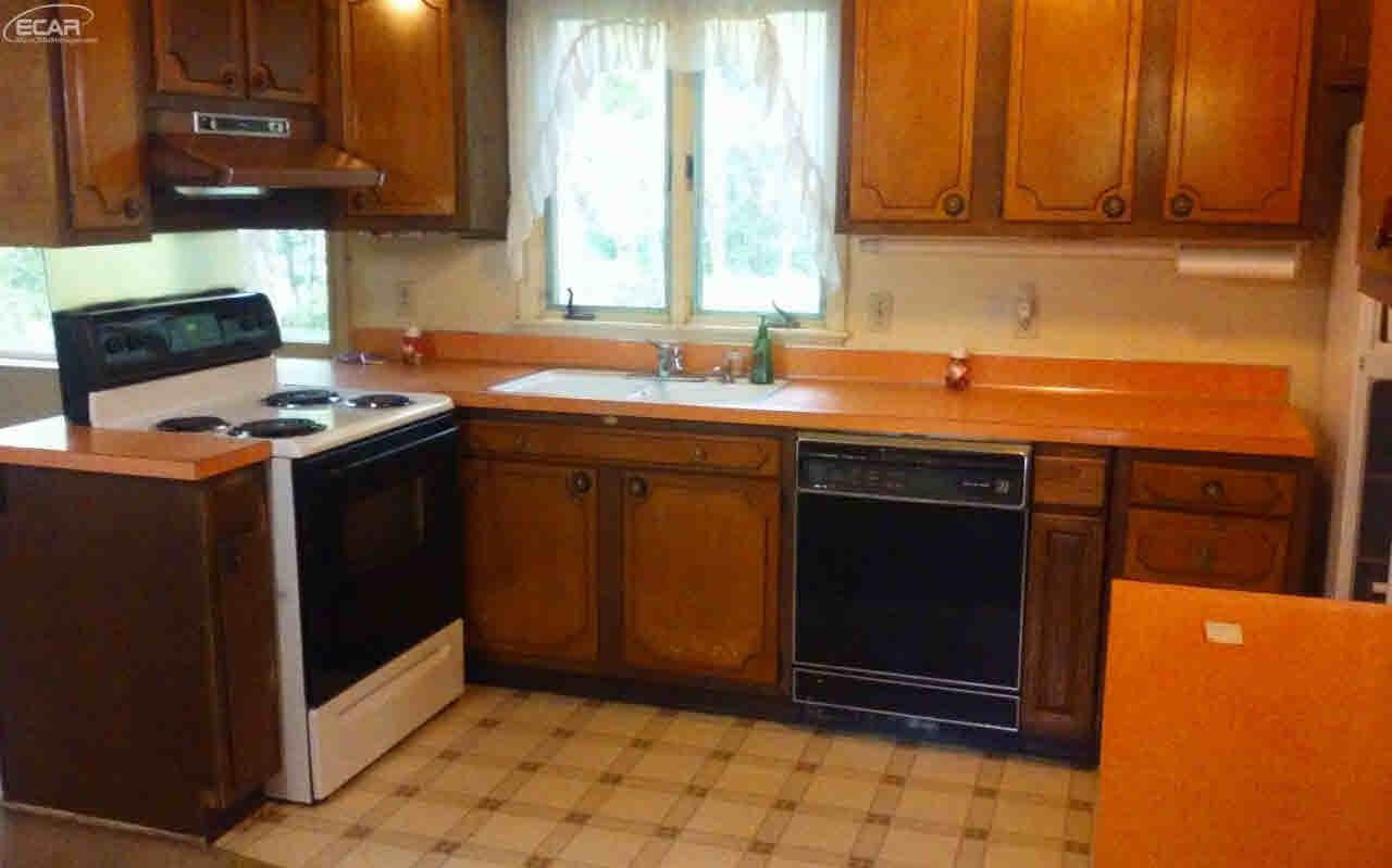 2293 North Genesee Road Burton, MI 48509 - Photo 7 of 16 21308796-6.JPG
