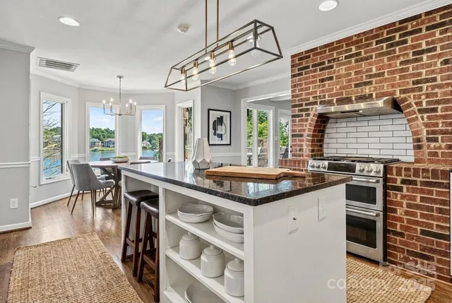 $1,350,000 | 476 44th Ave Drive Northwest, Hickory, NC 28601