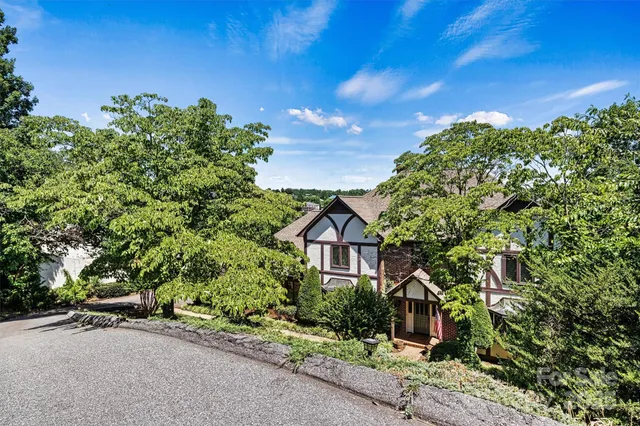 $1,350,000 | 476 44th Ave Drive Northwest, Hickory, NC 28601