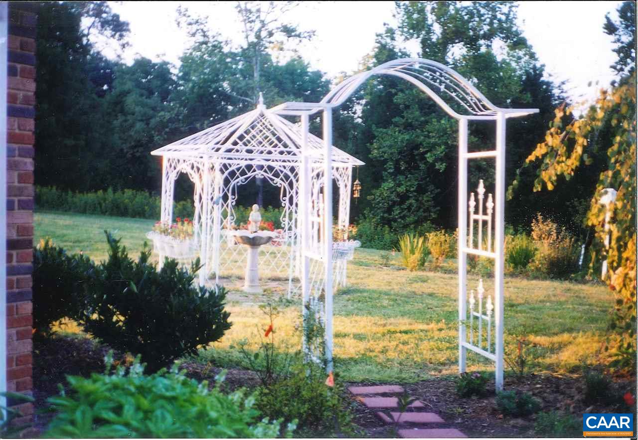 4460 Ivy Road Charlottesville, VA 22903 - Photo 20 of 26 Gallery Image 20