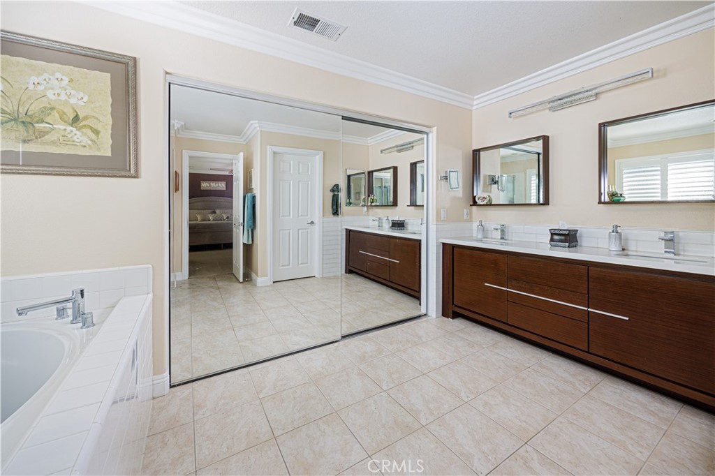 14 Sorenson Irvine, CA 92602 - Photo 19 of 29 a spacious bathroom with a tub sink and mirror