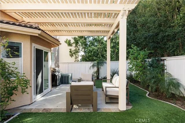 a view of a house with backyard and sitting area