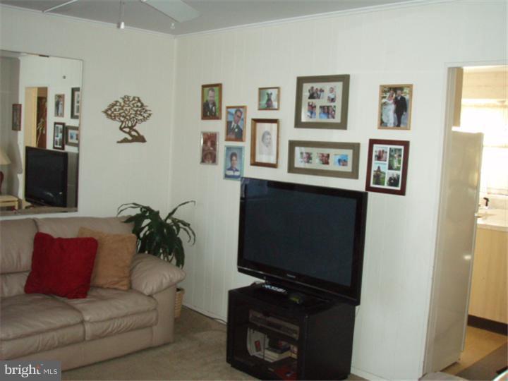 68 Terrace Road Levittown, PA 19056 - Photo 9 of 18 Office / Study