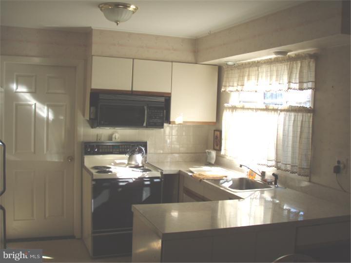 68 Terrace Road Levittown, PA 19056 - Photo 10 of 18 Kitchen