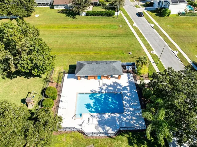 a view of an outdoor space