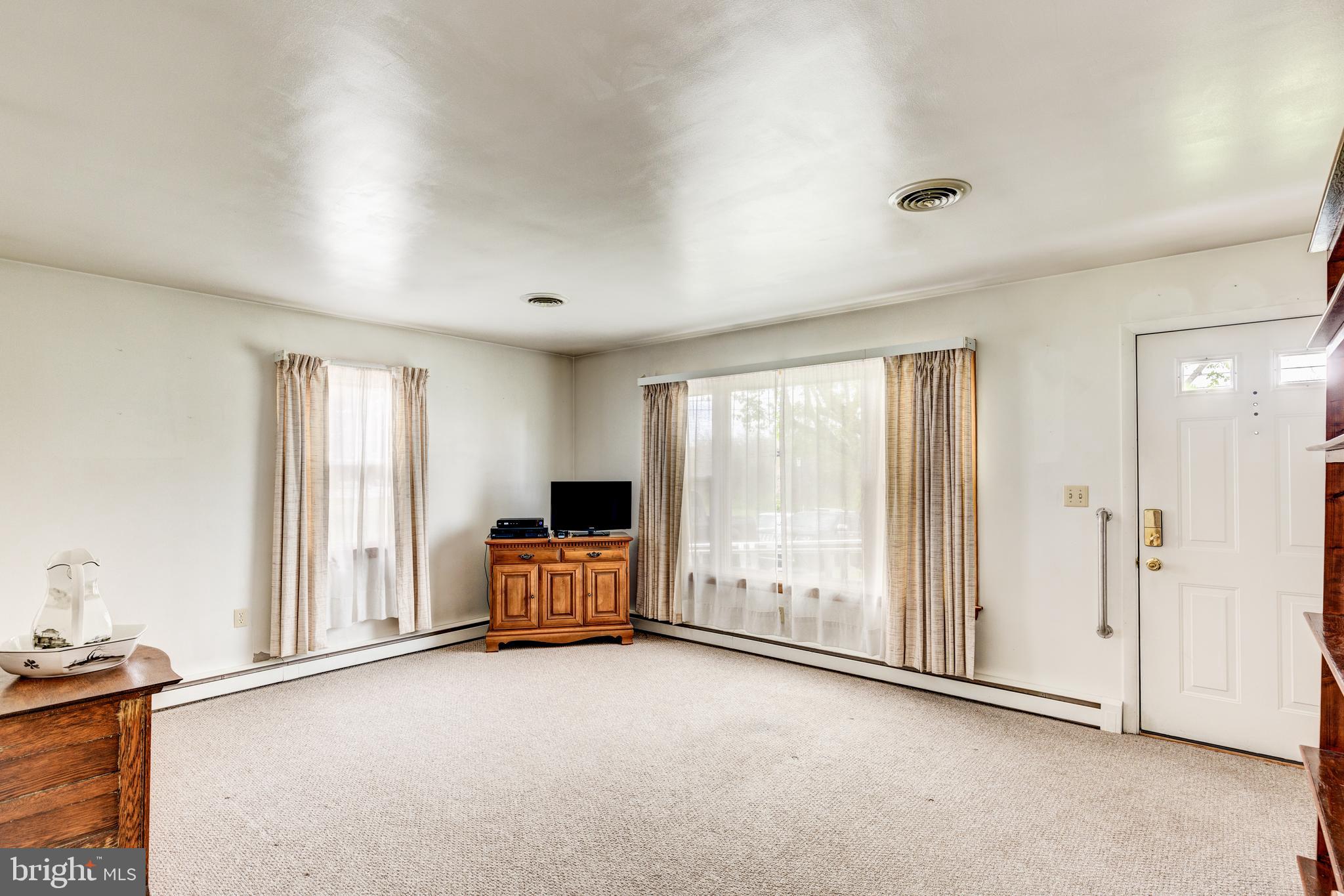 3601 Harney Road Taneytown, MD 21787 - Photo 3 of 37