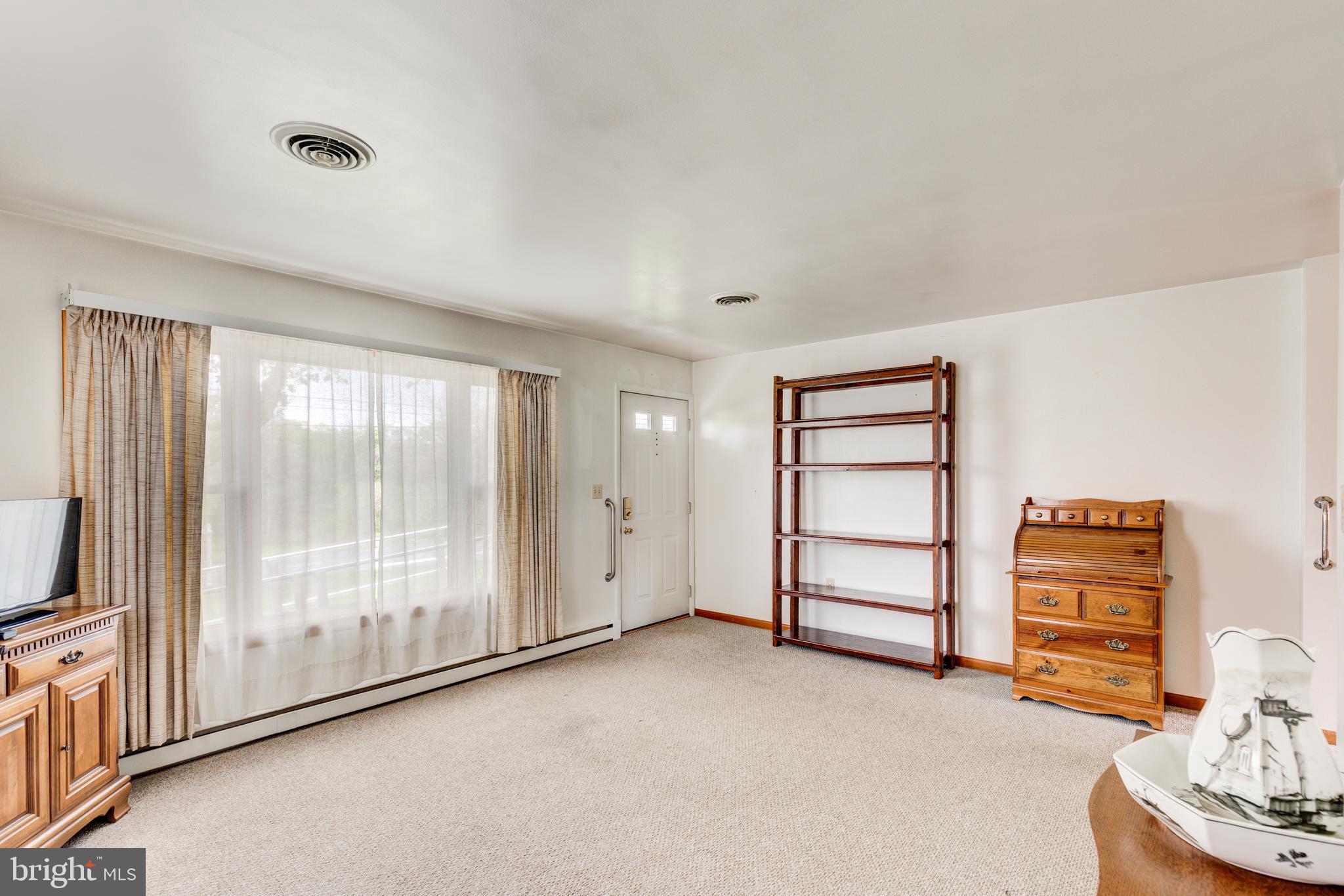3601 Harney Road Taneytown, MD 21787 - Photo 4 of 37