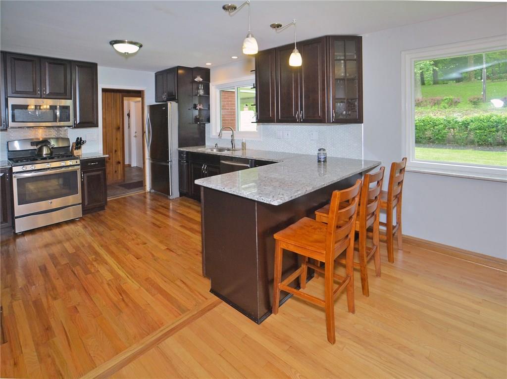 948 Jefferson Heights Road Pittsburgh, PA 15235 - Photo 3 of 23 Gallery Image 3