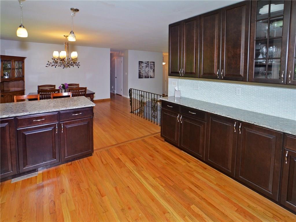 948 Jefferson Heights Road Pittsburgh, PA 15235 - Photo 5 of 23 Gallery Image 5