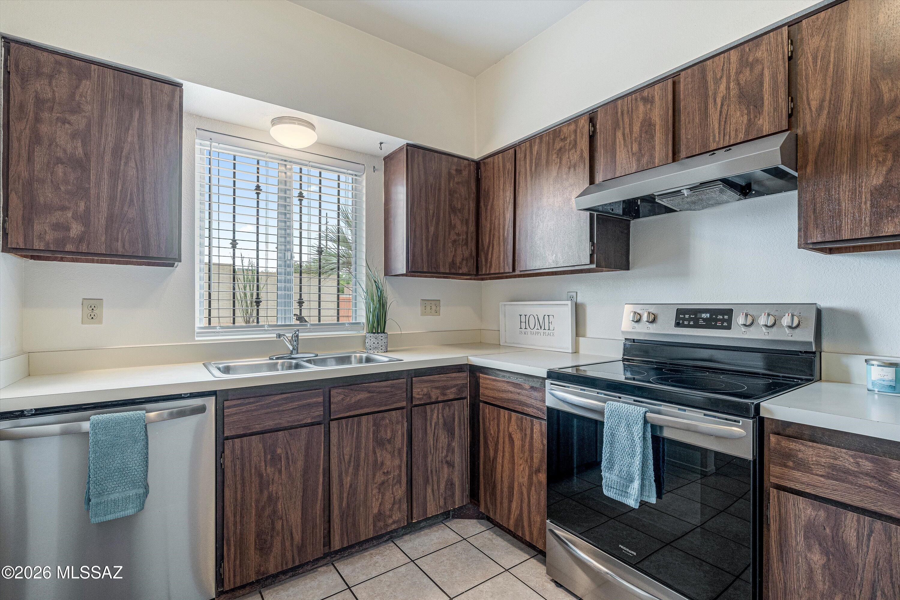 896 South Pantano Road Tucson, AZ 85710 - Photo 8 of 29