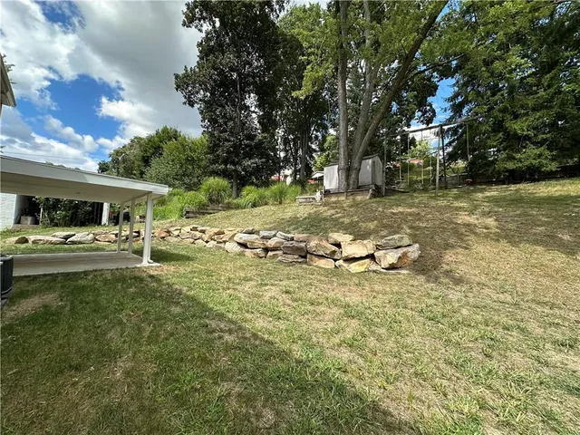 a view of a house with backyard