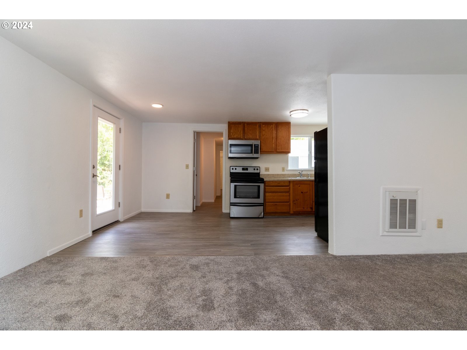5411 Friendly Acres Road Florence, OR 97439 - Photo 12 of 36 Gallery Image 12