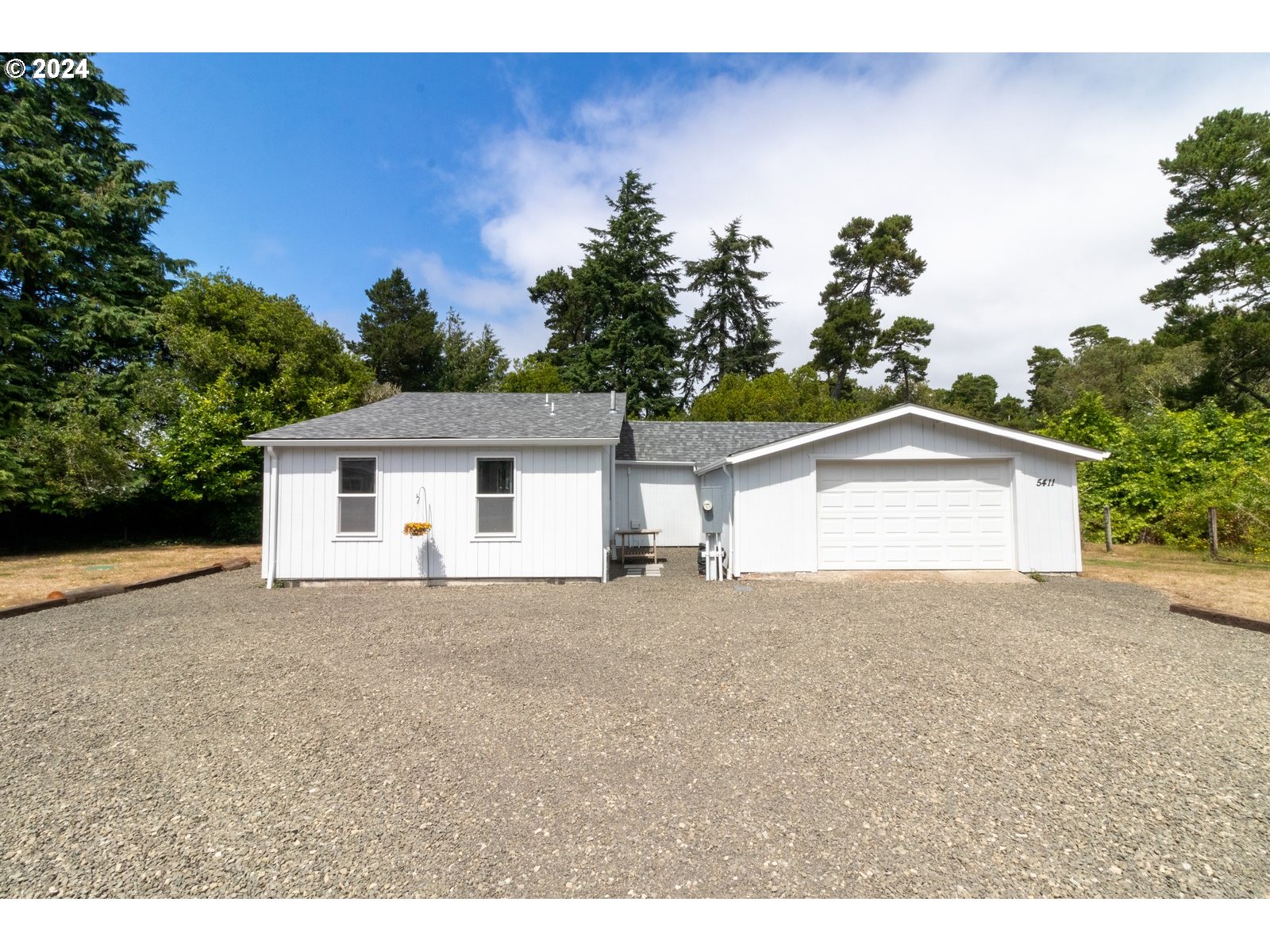 5411 Friendly Acres Road Florence, OR 97439 - Photo 2 of 36 Gallery Image 2