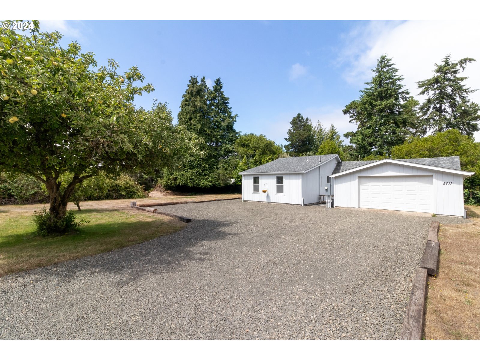 5411 Friendly Acres Road Florence, OR 97439 - Photo 3 of 36 Gallery Image 3