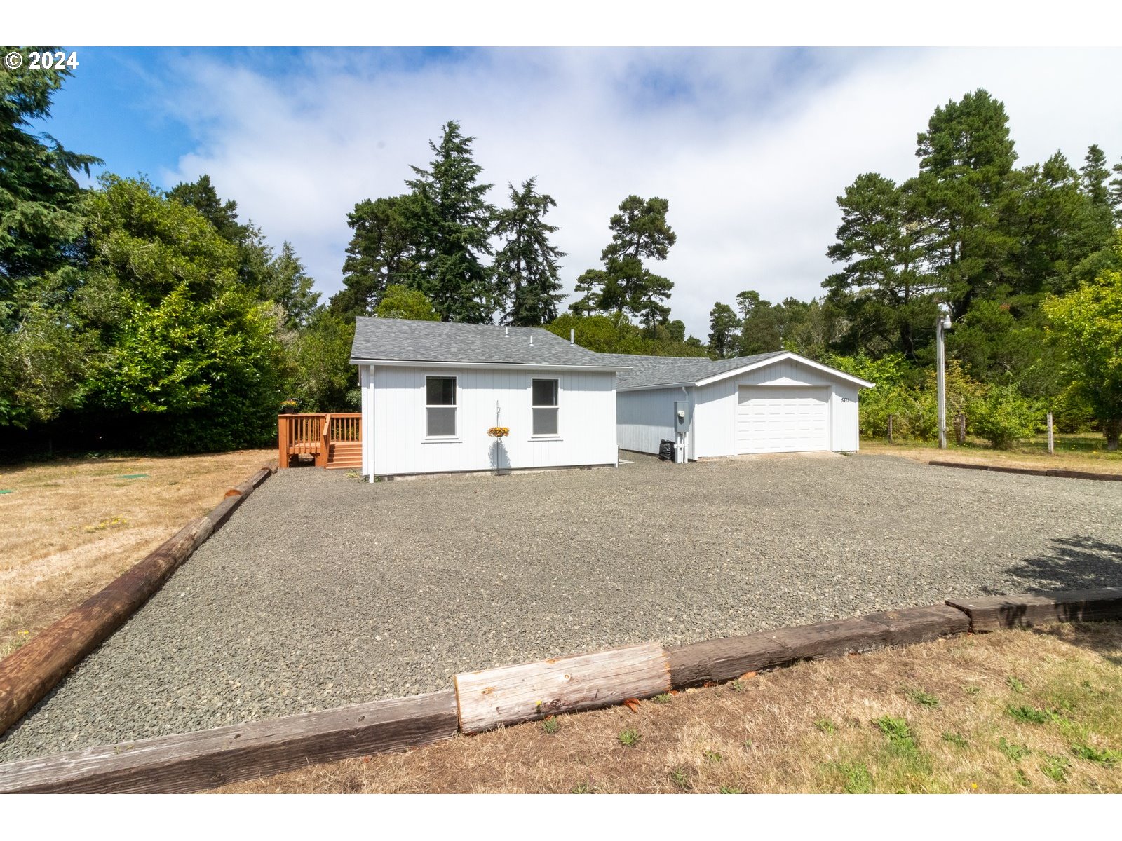 5411 Friendly Acres Road Florence, OR 97439 - Photo 6 of 36 Gallery Image 6