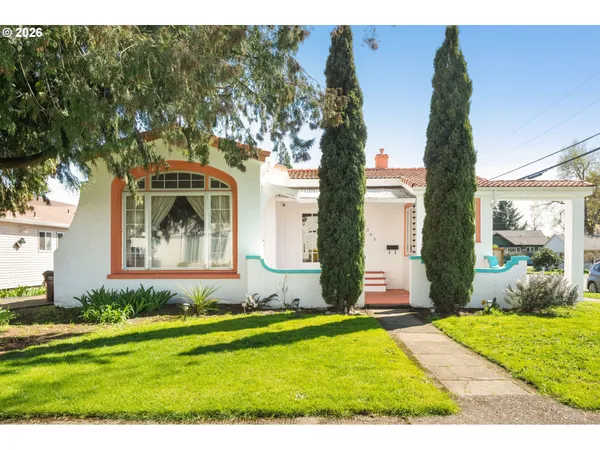 $525,000 | 305 East Clarendon Street, Gladstone, OR 97027