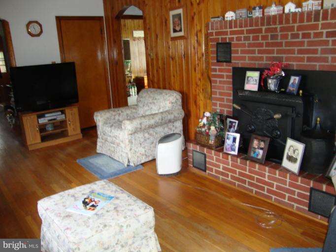 25789 Sennett Road Denton, MD 21629 - Photo 4 of 8 Living Room