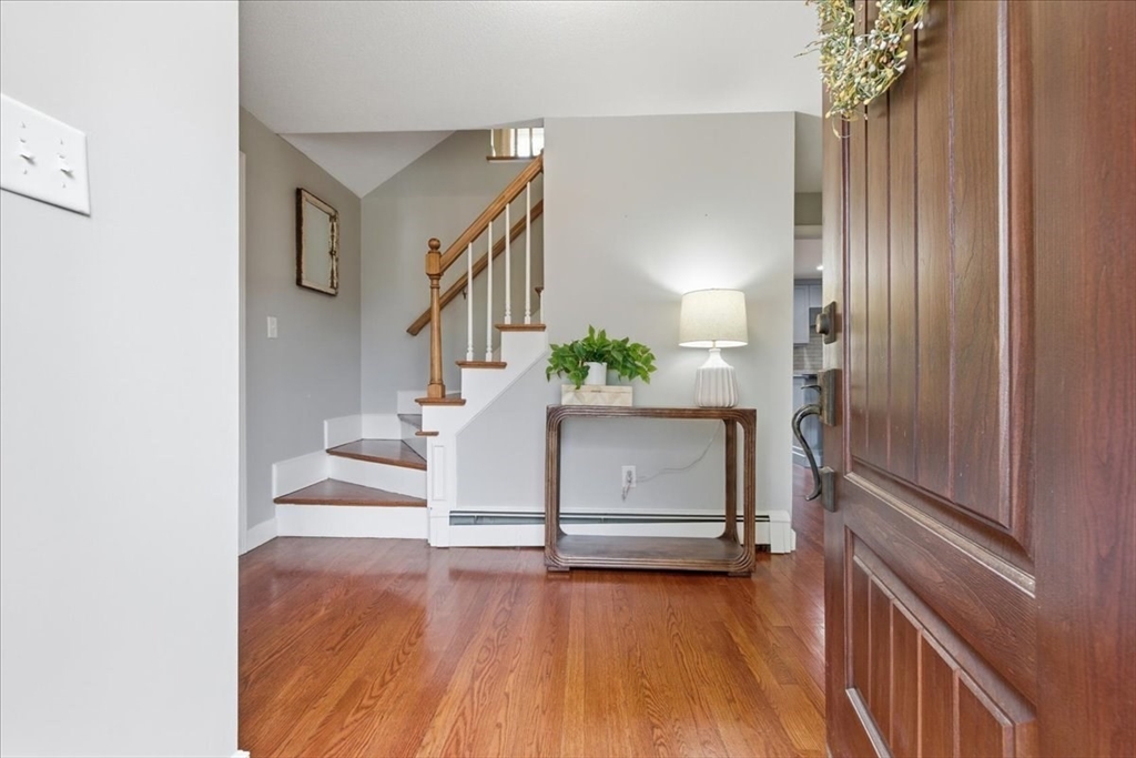 32 Snyder Road Medfield, MA 02052 - Photo 5 of 42