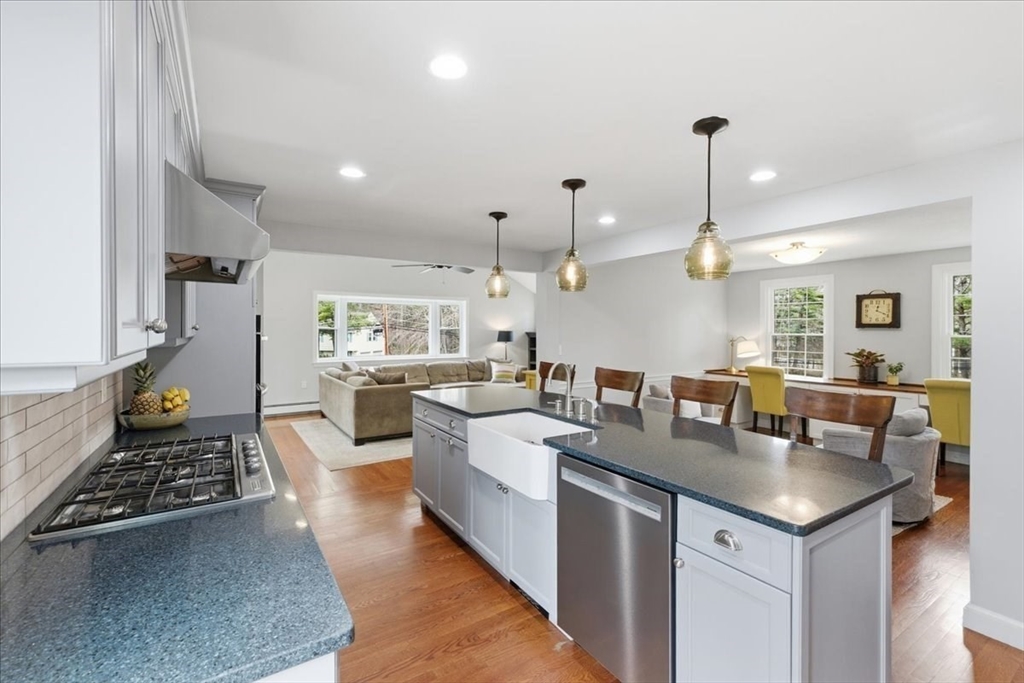 32 Snyder Road Medfield, MA 02052 - Photo 7 of 42