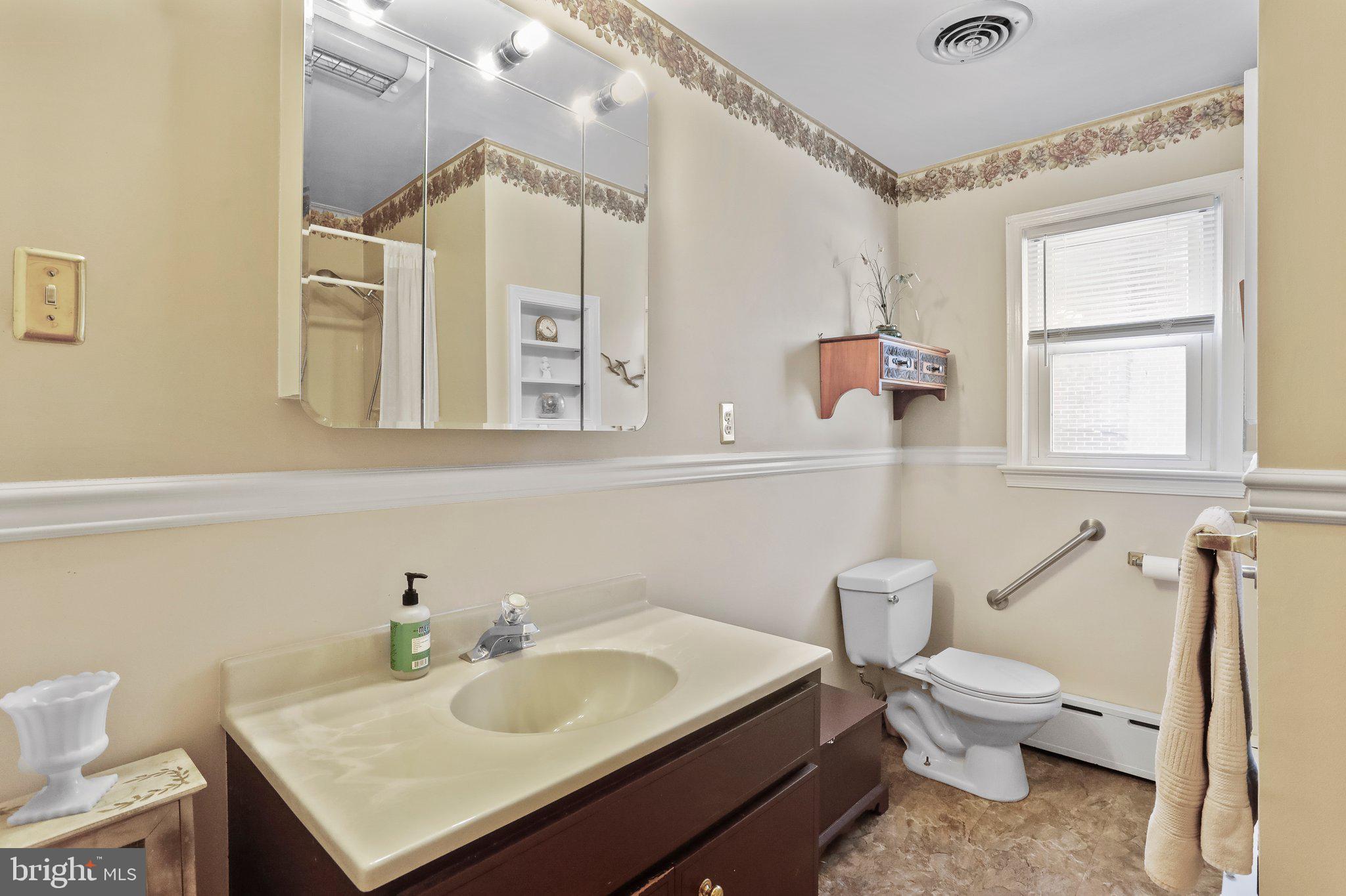437 Jamestown Road Front Royal, VA 22630 - Photo 14 of 37 Full Bath