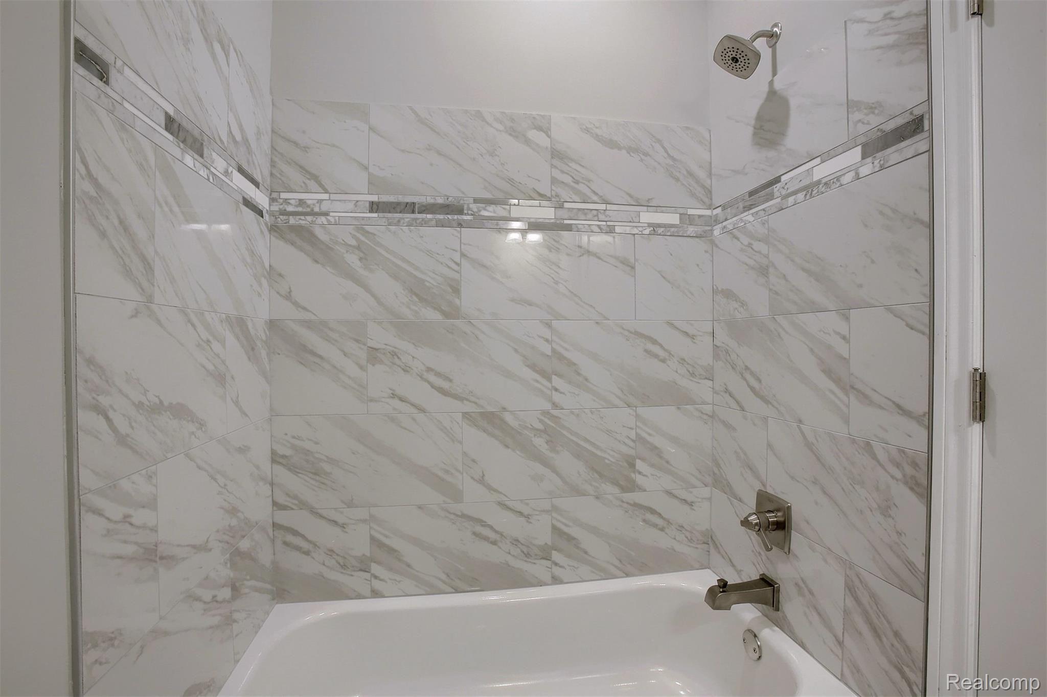 775 East Long Lake Road Troy, MI 48085 - Photo 8 of 39 8-Library Bathroom 2nd View.jpg