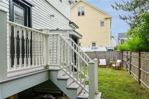 $3,850 | 11 Sunshine Court, Newport, RI 02840