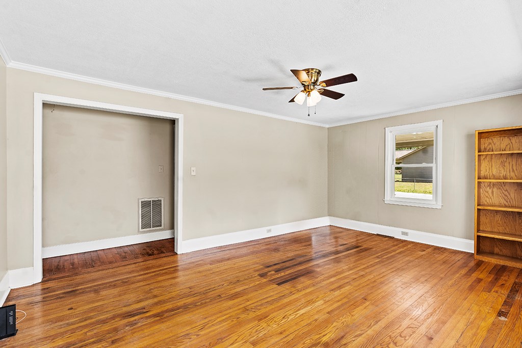 202 Sample Road Greenwood, SC 29649 - Photo 6 of 18 Gallery Image 6