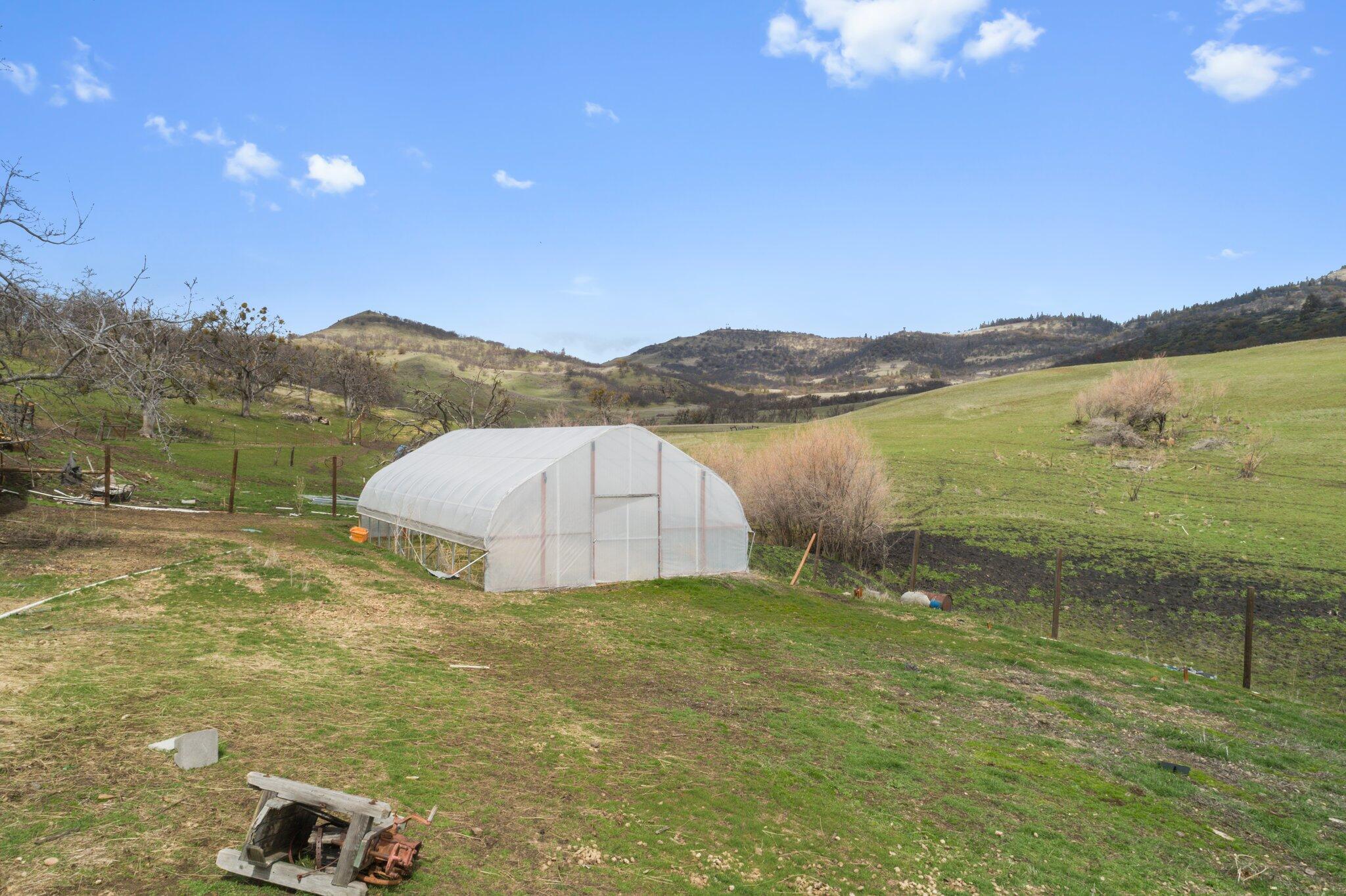 3403 North Valley View Road Ashland, OR 97520 - Photo 20 of 51 Greenhouse