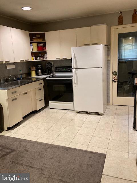 70 Gridiron Road Levittown, PA 19057 - Photo 8 of 16 Kitchen