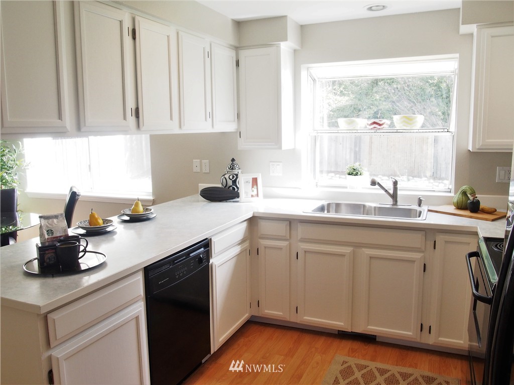 2008 Camas Avenue Northeast Renton, WA 98056 - Photo 6 of 17 Gallery Image 6