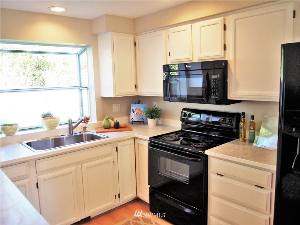 2008 Camas Avenue Northeast Renton, WA 98056 - Photo 7 of 17 Gallery Image 7