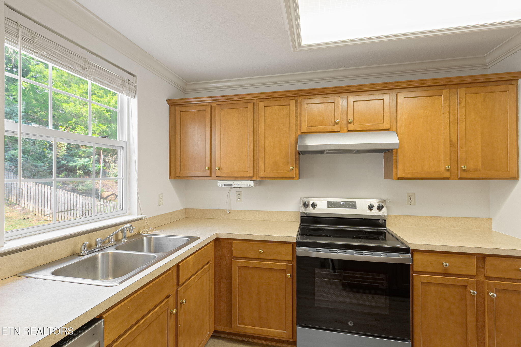 10033 Madison Ridge Lane Knoxville, TN 37922 - Photo 11 of 32 kitchen