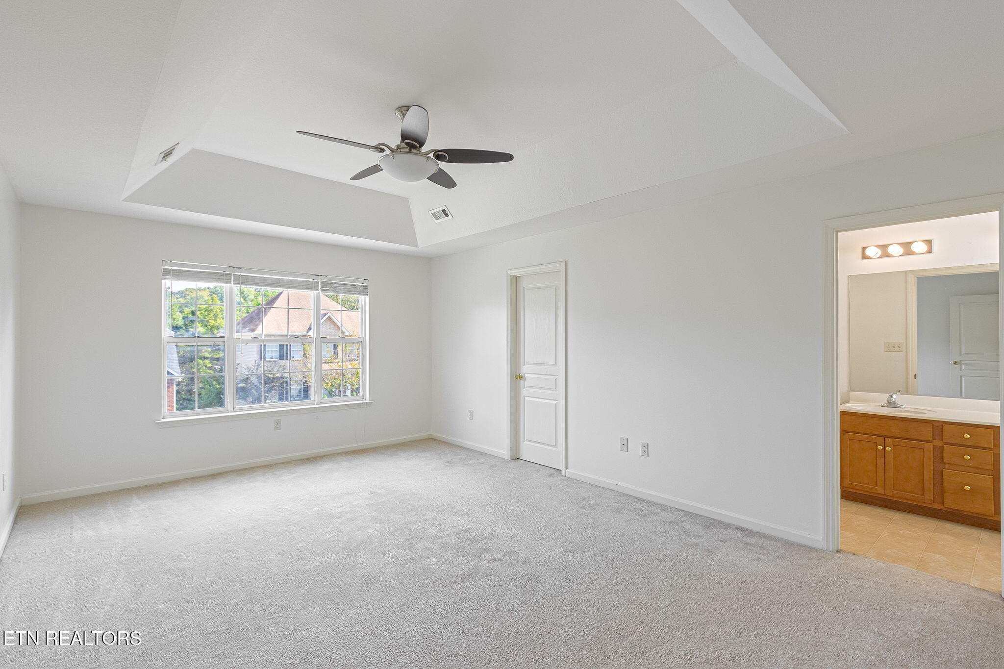 10033 Madison Ridge Lane Knoxville, TN 37922 - Photo 18 of 32 master bedroom