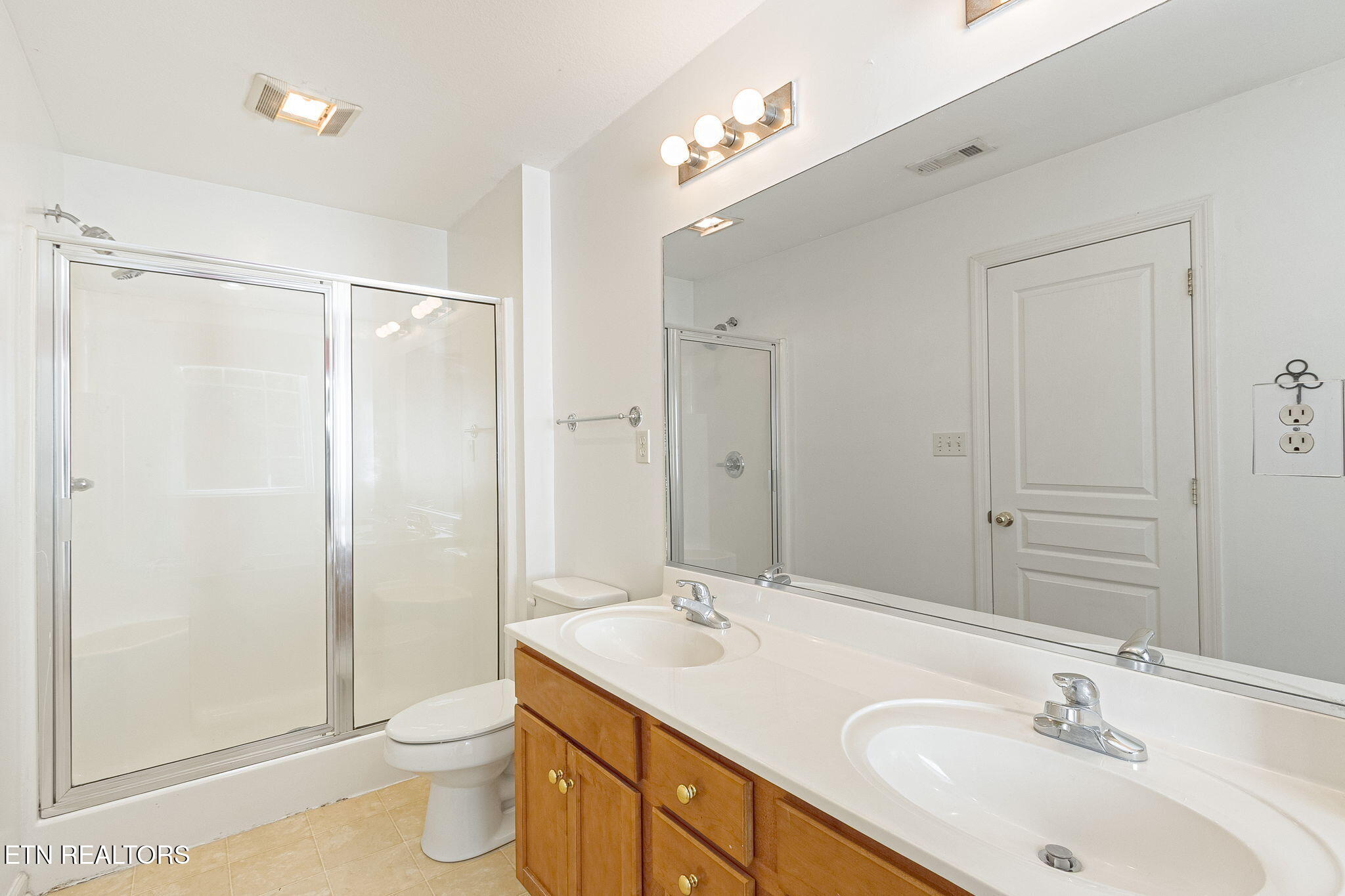 10033 Madison Ridge Lane Knoxville, TN 37922 - Photo 20 of 32 master bathroom