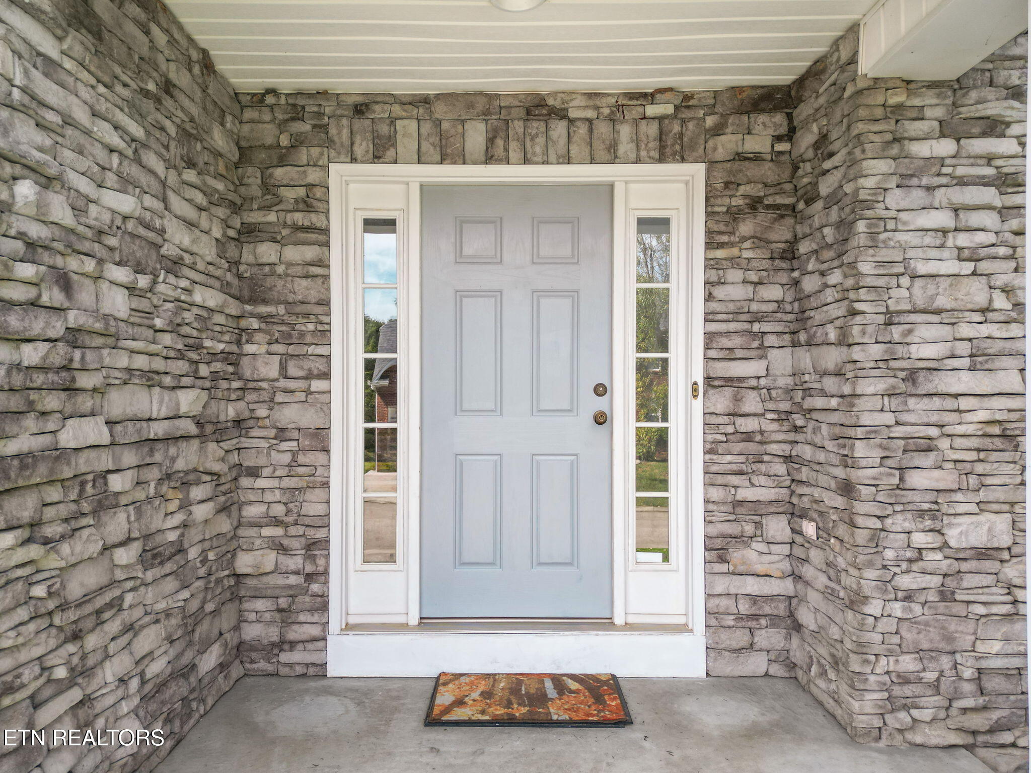 10033 Madison Ridge Lane Knoxville, TN 37922 - Photo 3 of 32 front