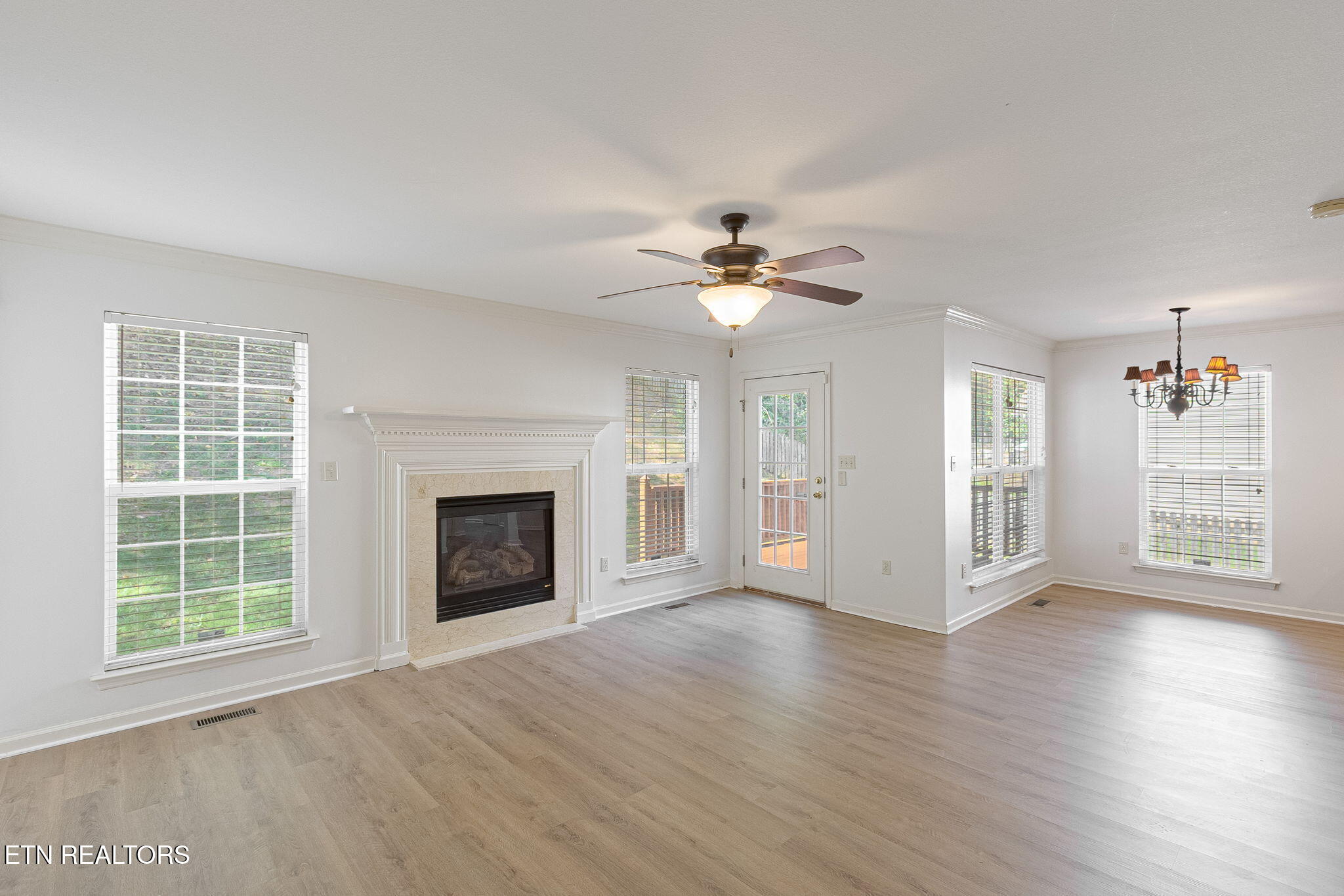 10033 Madison Ridge Lane Knoxville, TN 37922 - Photo 7 of 32 living room