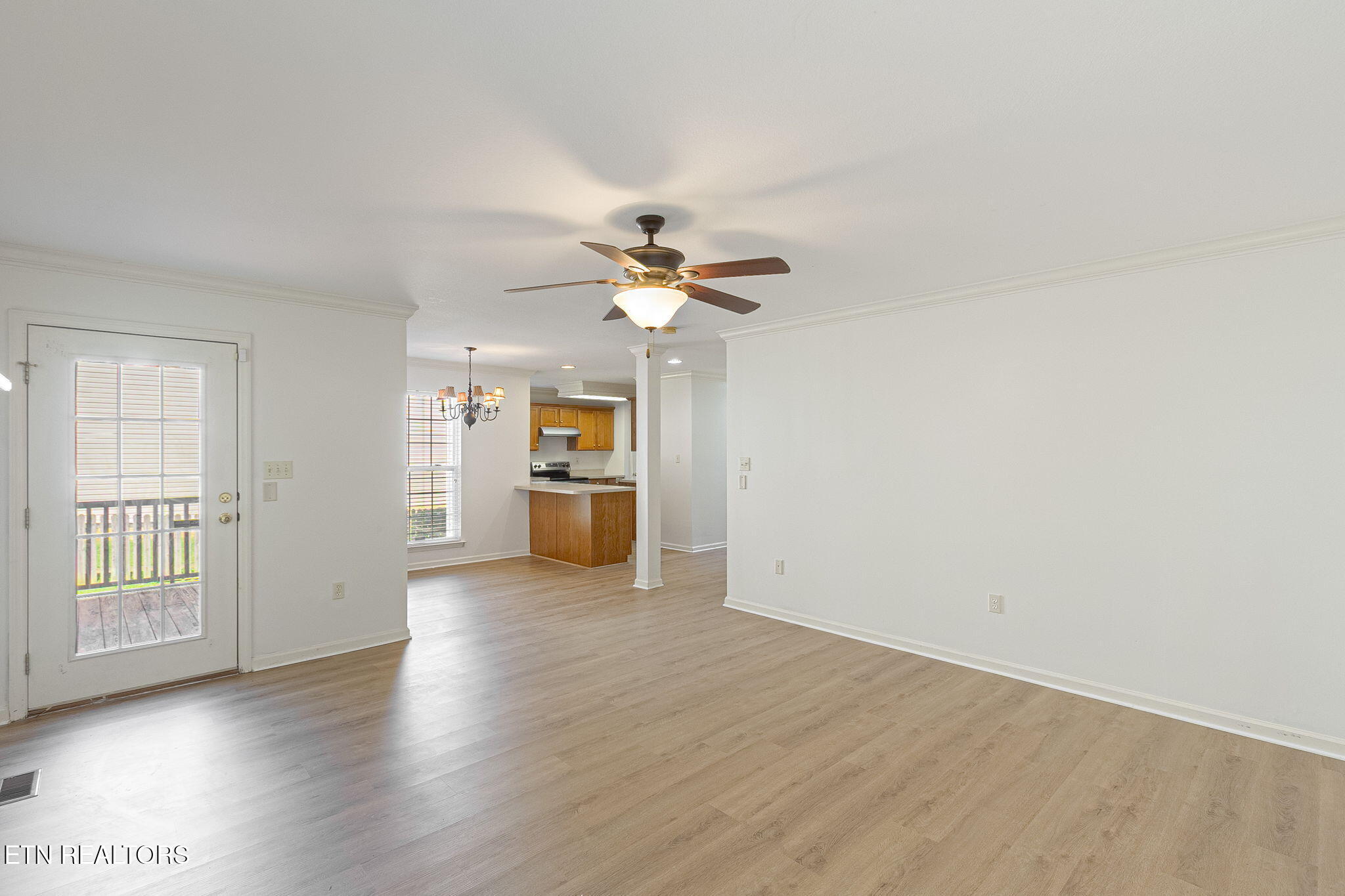 10033 Madison Ridge Lane Knoxville, TN 37922 - Photo 8 of 32 living RM