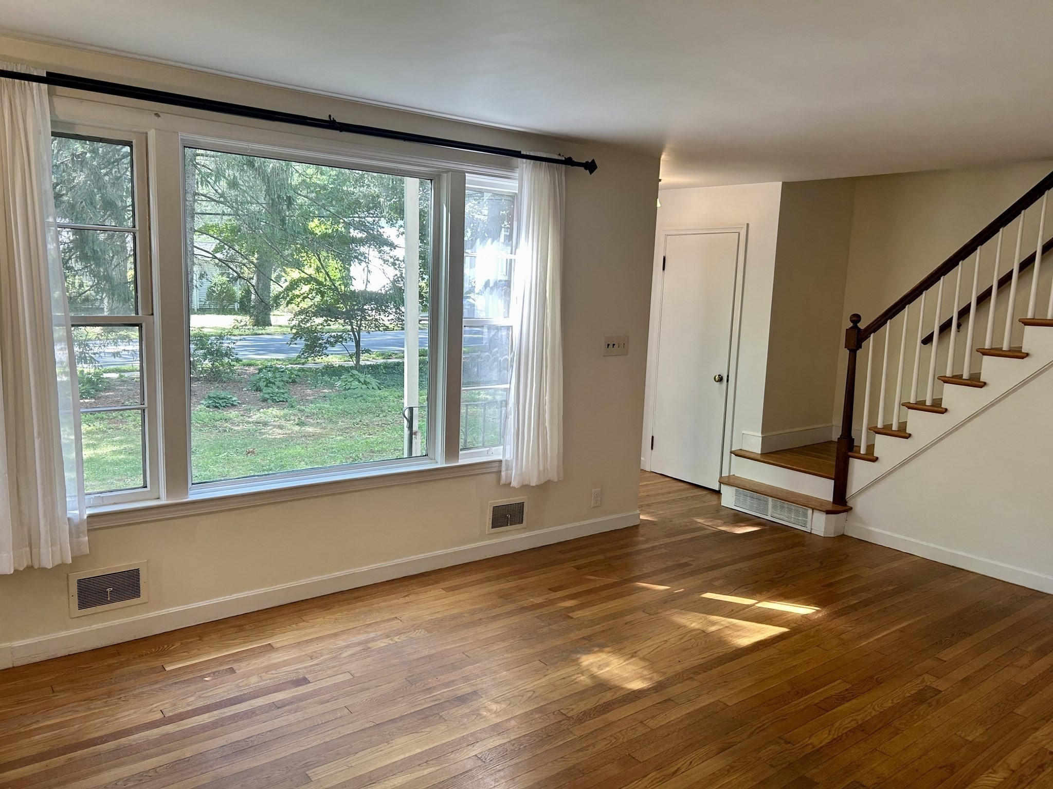 272 Laws Brook Road Concord, MA 01742 - Photo 2 of 17 Gallery Image 2