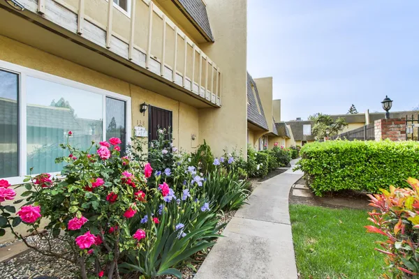 $299,000 | 736 West Lincoln Avenue, Unit 138, Woodland, CA 95695