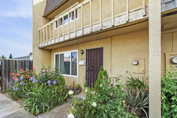 $299,000 | 736 West Lincoln Avenue, Unit 138, Woodland, CA 95695