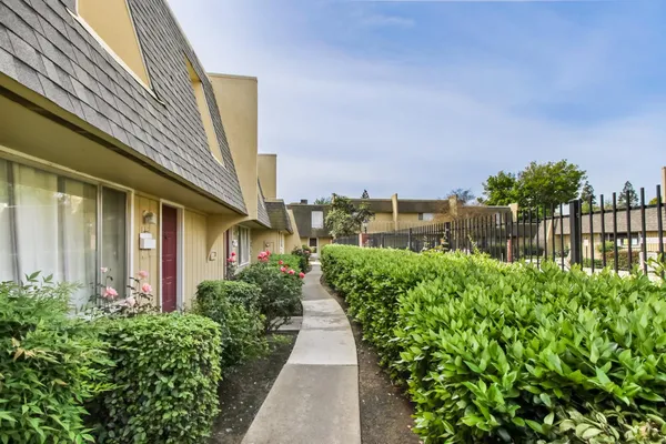 $299,000 | 736 West Lincoln Avenue, Unit 138, Woodland, CA 95695